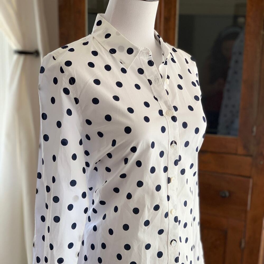 Crown & Ivy White W/Blue Dots Shirt, Size MP